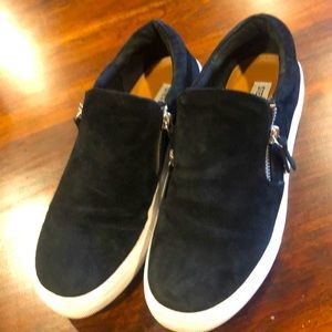 Steve Madden suede platform shoe